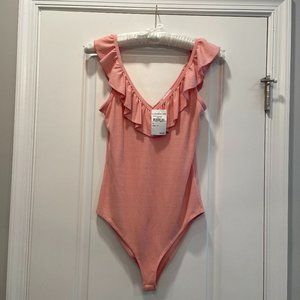 Socialite Ruffled Mauve V-Neck Sleeveless Bodysuit Size Medium NWT